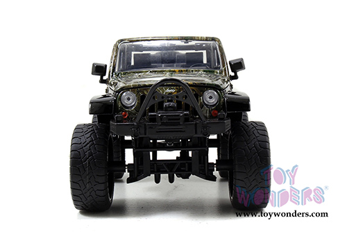 Jada Toys Realtree- Jeep Wrangler Off Road with dog (2007, 1/24 scale diecast model car, Green camouflage) 97143